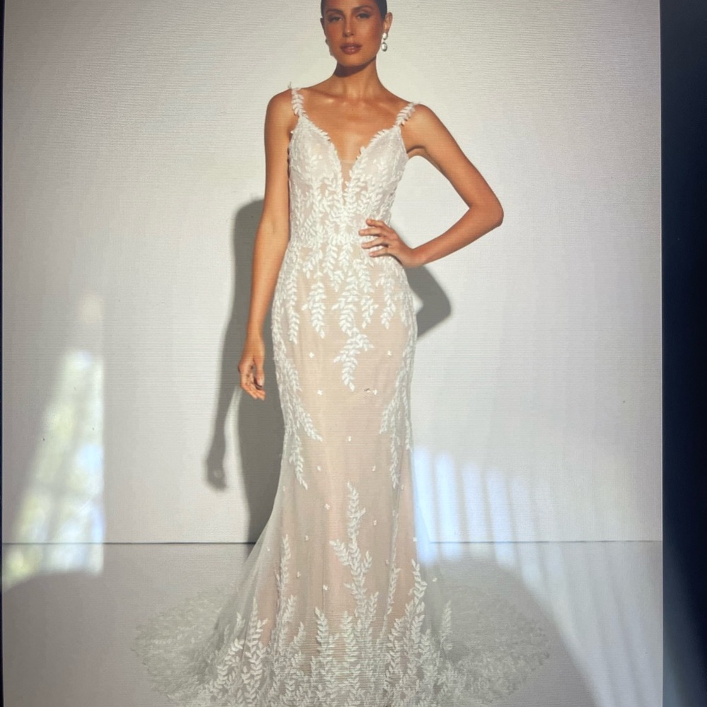 Elegant Ivory Lace Gown